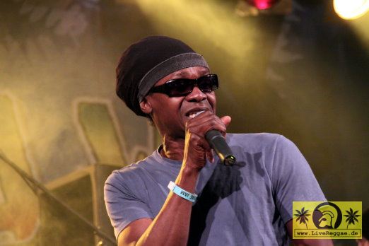 Ray Darwin (UK) and The House Of Riddim Band 18. Reggae Jam Festival, Bersenbrueck 03. August 2012 (8).JPG